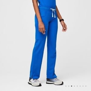 FIGS: Cargo Scrubs